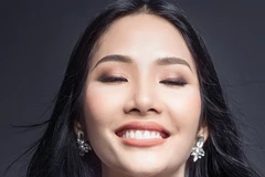 Hoàng Thùy: Từ người mẫu siêu gầy đến thí sinh hoa hậu nóng bỏng