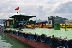 Tàu “siêu tốc” dừng để tiếp nhiên liệu khiến hành khách hoảng loạn