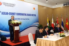 Ông Doãn Mậu Diệp, Thứ trưởng Bộ Lao động-Thương binh và Xã hội phát biểu khai mạc hội nghị. (Ảnh: Trần Lê Lâm/TTXVN)