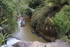 Hiện trường vụ việc tại khu vực thác số 4, thuộc Khu du lịch thác Datanla. (Ảnh: Nguyễn Dũng/TTXVN)