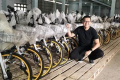 [Video] Những đứa trẻ được đến trường bằng xe đạp tái chế