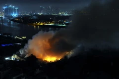 Những hình ảnh về đám cháy kinh hoàng ở khu vực Cảng Sài Gòn