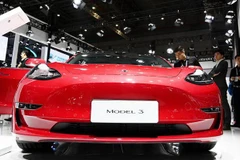 Mẫu xe Model 3 của Tesla được trưng bày tại Triển lãm Ôtô Quốc tế Thượng Hải, Trung Quốc ngày 17/4. (Nguồn: THX/TTXVN) 