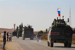 Đoàn xe quân sự Nga hướng tới thành phố Kobane, miền Đông Bắc Syria ngày 23/10/2019. (Nguồn: AFP/TTXVN) 