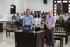 Các bị cáo nghe Hội đồng xét xử tuyên án. (Ảnh: Dương Giang/TTXVN)