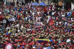 Người dân Venezuela tham gia tuần hành ủng hộ Chính phủ của Tổng thống Nicolas Maduro tại Caracas ngày 23/1/2019. (Nguồn: AFP/ TTXVN) 