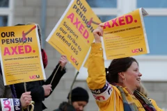 Theo kế hoạch mới, mức lương hưu cho các giảng viên sẽ bị giảm khoảng 10.000 bảng (tương đương 320 triệu đồng)/năm.(Nguồn: PA)