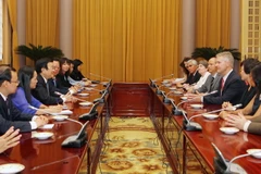 Chủ tịch nước Trương Tấn Sang tiếp Chủ tịch, kiêm Tổng Giám đốc Hãng thông tấn Hoa Kỳ (AP) Gary Pruitt sang thăm và làm việc tại Việt Nam. (Ảnh: Nguyễn Khang/TTXVN)