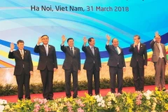 Thủ tướng Nguyễn Xuân Phúc và các Trưởng đoàn chụp ảnh chung. (Nguồn: TTXVN)