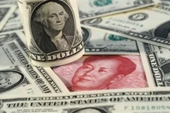 Đồng nhân dân tệ và đồng USD. (Nguồn: Kyodo/TTXVN)