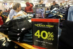 Người dân mua sắm tại một siêu thị ở Montebello, California, Mỹ. (Nguồn: AFP/TTXVN) 