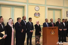 Thủ tướng Mahathir Mohamad (giữa) phát biểu sau khi chủ trì cuộc họp. (Nguồn: channelnewsasia.com)