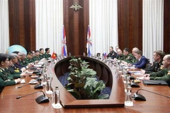 Hai đoàn đại biểu Việt Nam và Nga thảo luận tại Đối thoại chiến lược quốc phòng lần thứ tư. (Ảnh: Hồng Quân/TTXVN) 