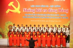 Tiết mục 'Khúc khải hoàn' do Đoàn văn nghệ của Trung tâm Văn hóa Thủ Đức biểu diễn. (Ảnh: Phương Vy/TTXVN)