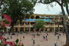 Học sinh Trường Tiểu học Thanh Liệt trở lại trường sau kỳ nghỉ Tết dài vì dịch COVID-19. (Ảnh: Phạm Mai/Vietnam+)