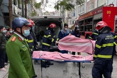 Lực lượng cảnh sát làm nhiệm vụ tại hiện trường. (Ảnh: PV/Vietnam+)