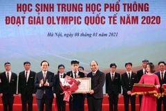 Ngày 8/1/2021, Bùi Hồng Đức vinh dự được Thủ tướng Nguyễn Xuân Phúc trao Huân chương Lao động hạng Nhất. (Ảnh: Thanh Tùng/TTXVN)