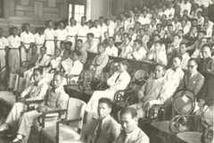 Chủ tịch Hồ Chí Minh tại Lễ khai giảng của Đại học Quốc gia Việt Nam ngày 15/11/1945. (Ảnh tư liệu, Đại học Quốc gia Hà Nội)