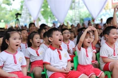 Niềm vui của học sinh ngày khai trường. (Ảnh: TTXVN)