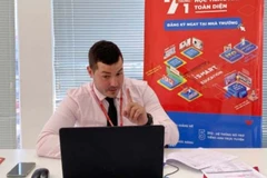 Giáo viên dạy trực tuyến. (Ảnh: PV)