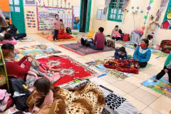 Học sinh, phụ huynh Trường Mầm non Bạch Đằng trong khu cách ly. (Ảnh: Trường Mầm non Bạch Đằng)