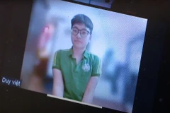 Học sinh làm thủ tục dự thi trực tuyến vào lớp 10. (Ảnh: PM/Vietnam+)