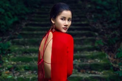 Hương Ly trong trang phục của nhà thiế kế Trần Hùng. (Ảnh: Shin Vox)