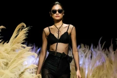 Một trong những thiết kế trong bộ sưu tập "Lưỡng tính" của Cao Minh Tiến. (Ảnh: Quang Minh)