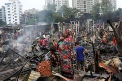 Hiện trường vụ hỏa hoạn khiến 10.000 người rơi vào cảnh 'màn trời chiếu đất.' (Nguồn: Reuters)