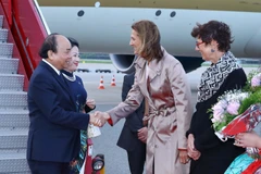 Hình ảnh Thủ tướng đến Oslo, bắt đầu thăm chính thức Na Uy