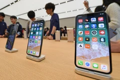 iPhone được bày bán ở một cửa hàng Apple ở Trung Quốc. (Nguồn: asia.nikkei.com)