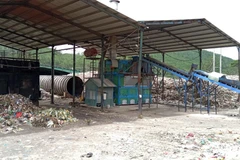 Toàn bộ dây chuyền, công nhân của nhà máy xử lý chất thải rắn thành phố Đà Lạt đã ngừng hoạt động. (Ảnh: Đặng Tuấn/TTXVN)