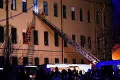 Lực lượng cứu hộ làm việc tại hiện trường. (Nguồn: TASS)