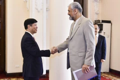 Thứ trưởng Ngoại giao Nguyễn Quốc Cường đã hội đàm với Thứ trưởng thứ nhất Bộ Ngoại giao Cộng hòa Hồi giáo Iran Morteza Sarmadi. (Nguồn: TTXVN phát) 