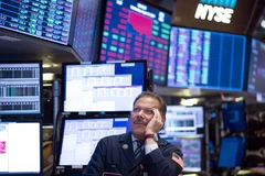 Ảnh minh họa. Giao dịch viên làm việc tại Sàn Giao dịch Chứng khoán New York, Mỹ ngày 14/8/2019. (Nguồn: AFP/TTXVN)