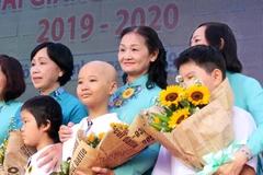 Niềm vui của các cô giáo và bệnh nhi trong ngày khai giảng năm học mới. (Ảnh: Đinh Hằng/TTXVN)