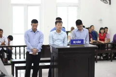 27 năm tù cho nhóm dùng bình xịt hơi cay cướp xe taxi