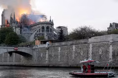 Hiện trường vụ hỏa hoạn tại Nhà thờ Đức Bà ở Paris ngày 15/4/2019. (Nguồn: THX/TTXVN)