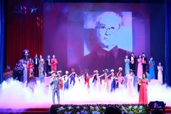 Tiết mục văn nghệ tái hiện lịch sử tại Lễ kỷ niệm 130 năm Ngày sinh Trưởng ban Thường trực Quốc hội Bùi Bằng Đoàn. (Ảnh: Doãn Tấn/TTXVN)