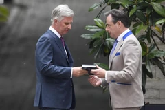 Chủ tịch đảng Liên minh Flander mới (N-VA) Bart De Wever yết kiến Nhà vua Bỉ Philippe. (Nguồn: lesoir.be)