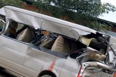 Bắc Giang: Xe khách va chạm với xe tải, ba người thương vong