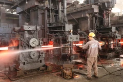 Sản xuất thép tại Công ty cổ phần Gang thép Thái Nguyên. (Ảnh: Hoàng Nguyên/TTXVN)