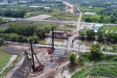 Dự án xây dựng đường cao tốc Trung Lương-Mỹ Thuận (trên địa bàn tỉnh Tiền Giang). (Nguồn: TTXVN phát)