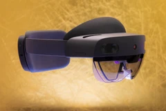 Kính thực tế ảo hỗn hợp (AR) HoloLens 2. (Nguồn: Cnet)