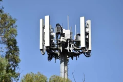 Các lỗ hổng mới trong cả mạng 4G và 5G có thể cho phép bất cứ ai có thể chặn cuộc gọi điện thoại, gửi tin nhắn giả và theo dõi vị trí của người dùng. (Nguồn: AAP)