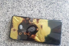 Hình ảnh được cho là chiếc Galaxy S10 5G bị cháy nổ. (Nguồn: phonearena.com)