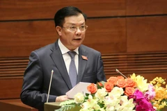Bộ trưởng Bộ Tài chính Đinh Tiến Dũng, thừa ủy quyền của Thủ tướng Chính phủ trình bày Tờ trình đề nghị Quốc hội phê chuẩn quyết toán ngân sách nhà nước năm 2017. (Ảnh: Văn Điệp/TTXVN)