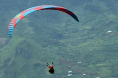 Dù bay trong festival. (Nguồn: Báo Yên Bái)
