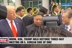 Tổng thống Mỹ Donald Trump trong cuộc gặp với Nhà lãnh đạo Triều Tiên Kim Jong-un tại DMZ. (Nguồn: AFP)