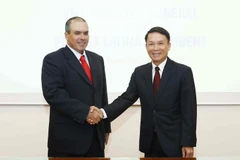 Trong ảnh: Tổng giám đốc TTXVN Nguyễn Đức Lợi và Chủ tịch Thông tấn xã Mỹ Latinh Prensa Latina của Cuba Luis Enrique Gonzalez Acosta tại buổi hội đàm. (Ảnh: Văn Điệp /TTXVN)